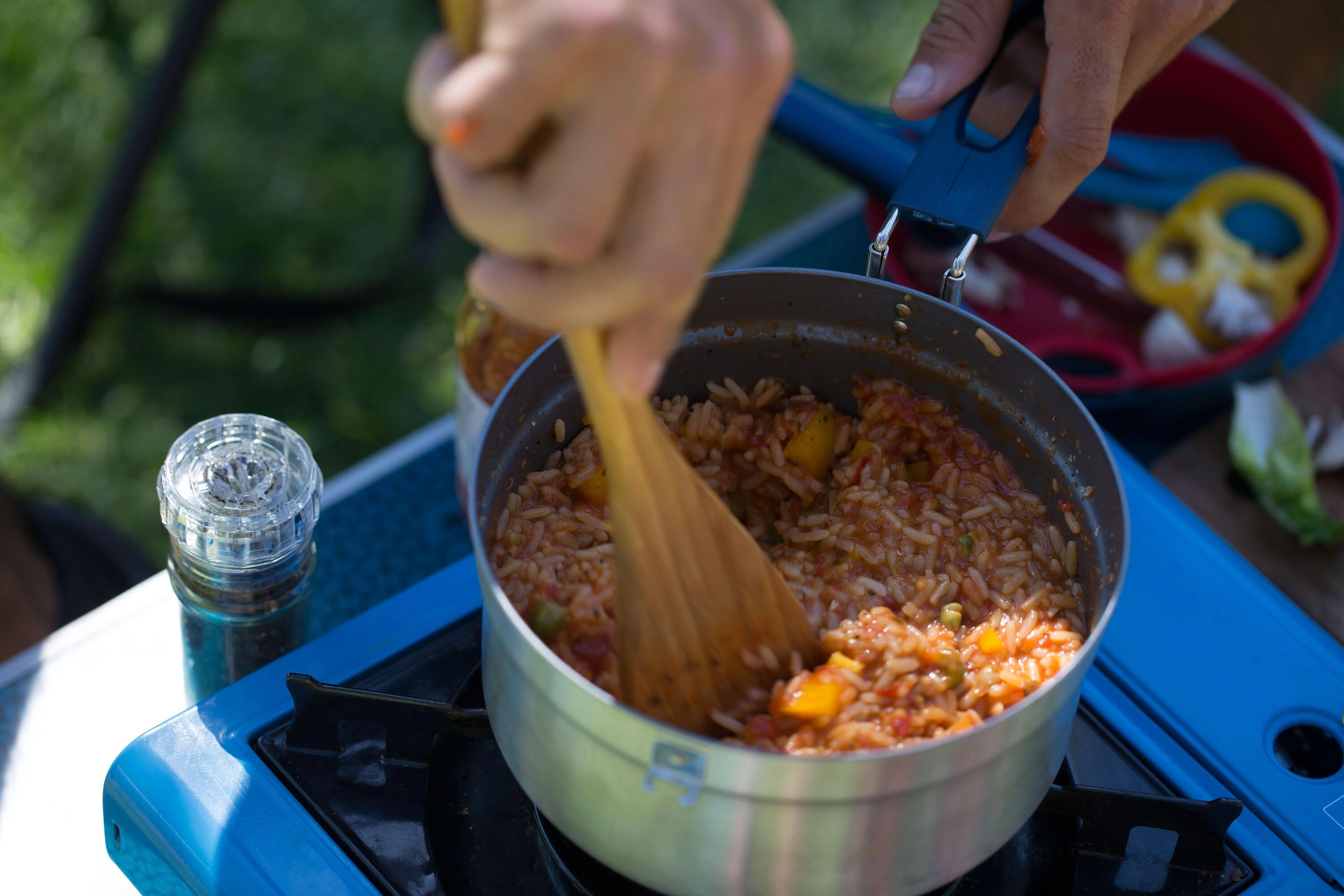 Quechua 500 Stainless Steel Non-Stick Camping Cookset – 14-Piece for 2 People