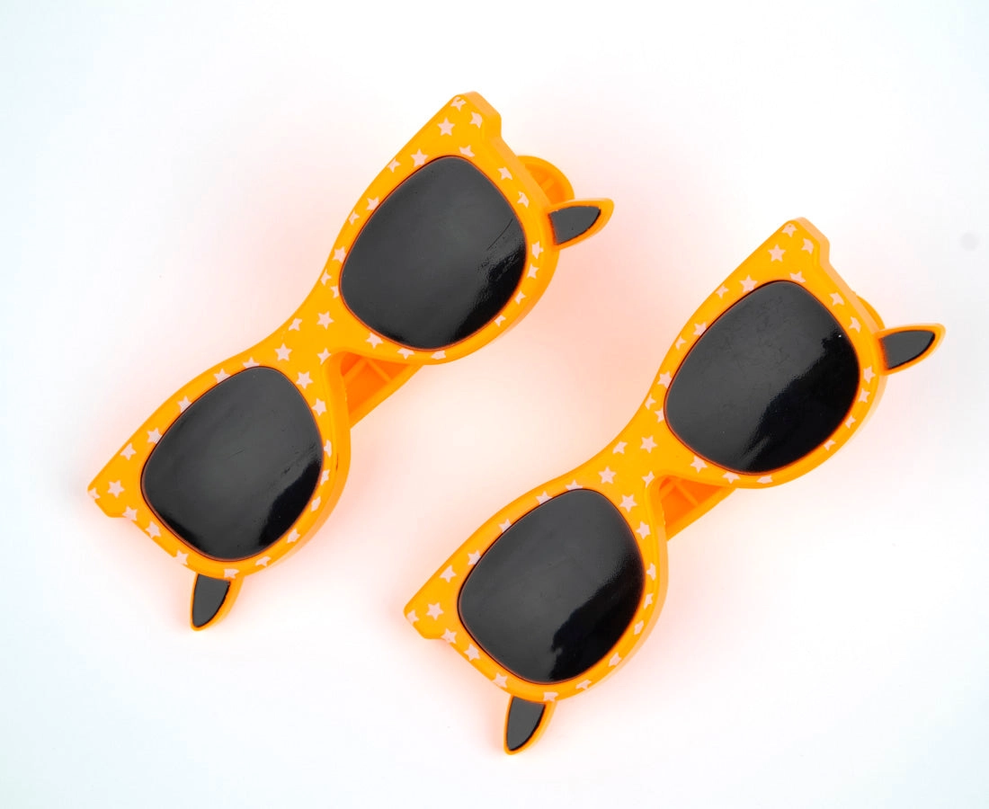 Tracker Beach Towel Clip Sunglasses